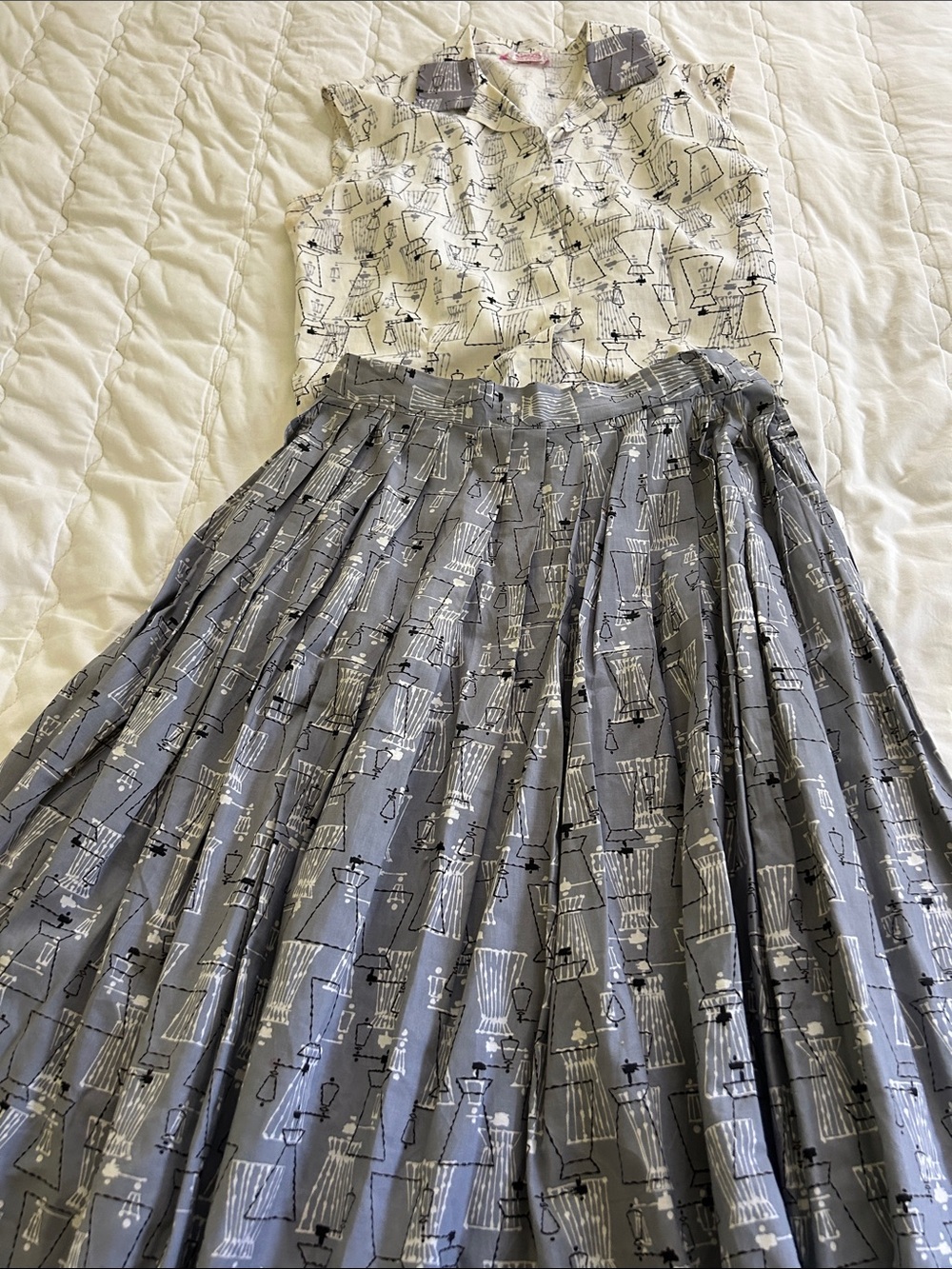 Two-Piece vintage cotton skirt and blouse Print in Cream & Slate Gray Sara Lee